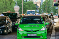 Taxinæringen demonstrerte i sin tid mot den forrige regjeringens forslag til deregulering av markedet. Nå får de det som de vil.