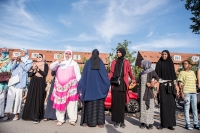 Mange kvinner valgte å demonstrere mot tildekkingsforbudet da det ble innført i forrige uke. Forbudet gjelder også løsskjegg, finlandshetter og andre plagg og gjenstander som dekker ansiktet.