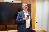 Trond Giskes Nidaros-parti tilbyr et skjema der deres medlemmer kan overføres til andre kommunelag. Partisekretær Kjersti Stenseng synes dette er problematisk og vil se på om det er behov for å justere vedtektene.