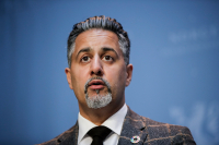 Kultur- og likestillingsminister Abid Raja (V) vil kompensere kulturarrangører.