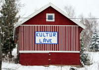 En mann i 60-årene fra Gran kommune døde etter å ha vært syk med covid-19. Mannen døde etter å ha hatt en ulovlig sammenkomst i sin bygning Kultur Låve. En kvinne i 70-årene som også var der er bekreftet død av covid-19.