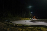 En person mistet natt til tirsdag livet etter en utforkjøring i Lillesand. Livreddende førstehjelp ble utført, men livet sto dessverre ikke til å redde, ifølge politiet i Agder. I forkant skal vedkommende ha kjørt fra politiet.