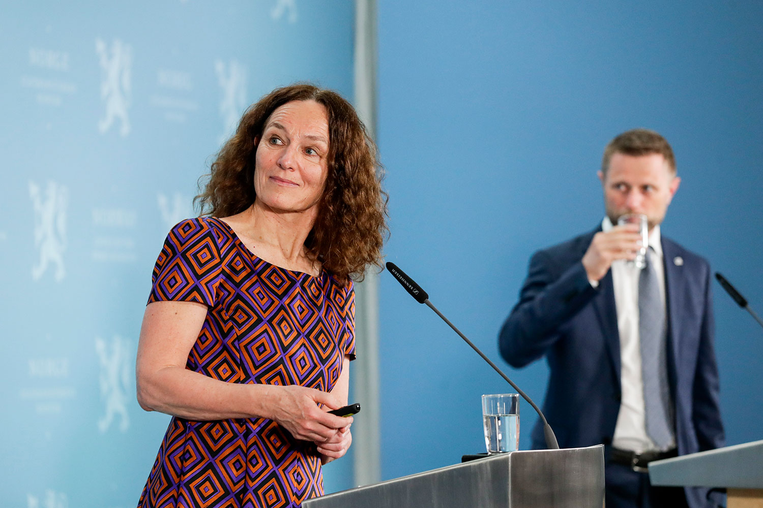 Direktør Camilla Stoltenberg i Folkehelseinstituttet satser på at alle har fått tilbud om vaksinedose nummer to før høsten.