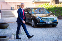 Statsminister Jonas Gahr Støre skal ut og gå på 1. mai. Flere Mjøs-byer får besøk av Ap-lederen.