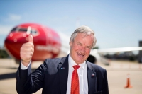 – Vi er godt fornøyd med at stadig flere passasjerer i Europa, USA, Midtøsten, Sør-Amerika og Asia velger Norwegian når de skal ut og reise, sier Bjørn Kjos.