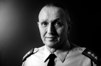 Oberstløytnant Kjell Grandhagen levde store deler av livet i uniform, de siste årene som sjef for Etterretningstjenesten.
