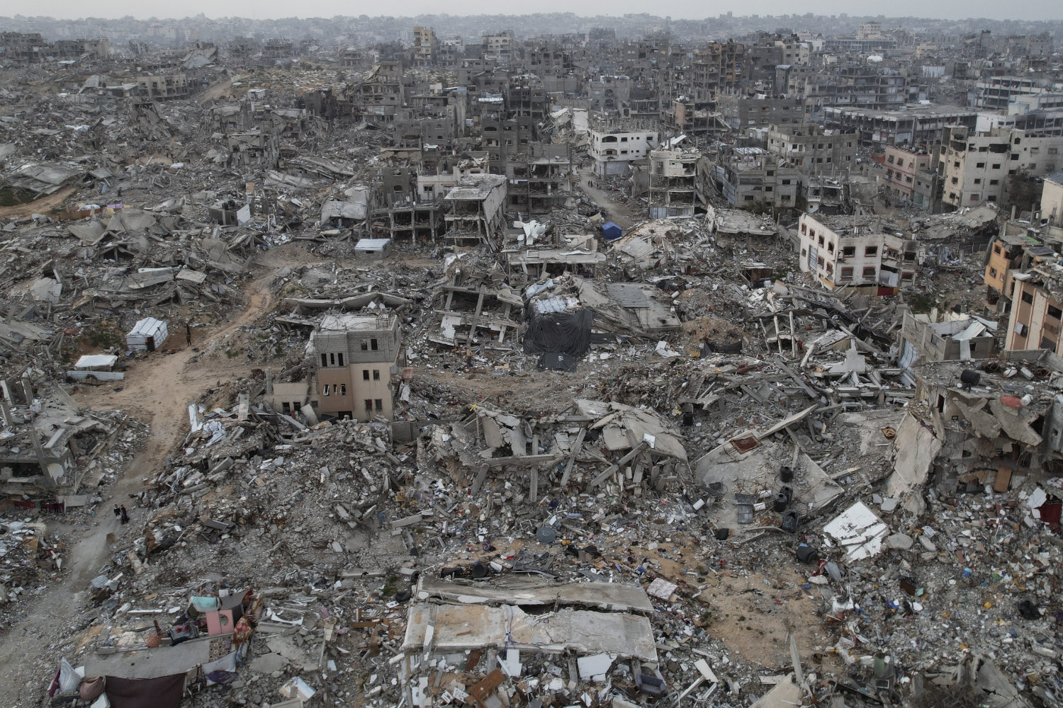 Israel har jevnet store deler av Gazastripen med jorden og drept minst 53.500 palestinere de siste 19 månedene. Nå truer flere europeiske land, blant dem Norge, med sanksjoner for å få en slutt på krigen. 