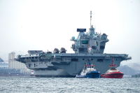 Det britiske hangarskipet HMS Queen Elizabeth ankommer Oslo mandag formiddag.