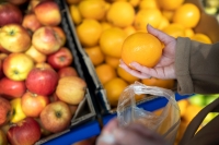 Lønnsomheten i dagligvarebransjen er høyere enn det man ville forvente i et marked med hard konkurranse, ifølge en kartlegging fra Konkurransetilsynet.