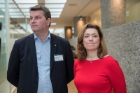 LOs leder Hans-Christian Gabrielsen og NHOs administrerende direktør Kristin Skogen Lund ved starten av tarifforhandlingene 2018. Forhandlingene brøt sammen før påske og oppgjøret går nå til mekling.