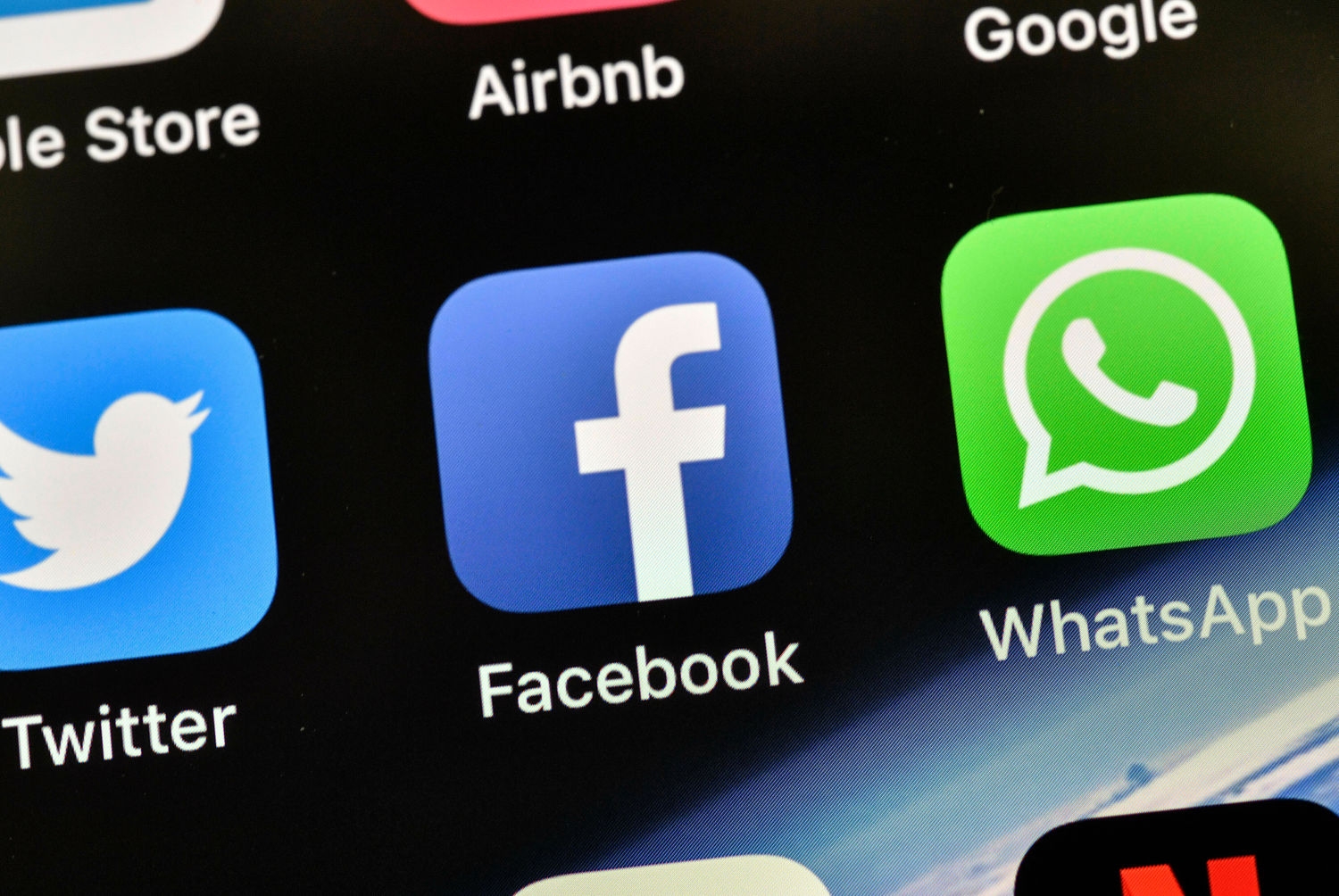 Facebook- og WhatsApp-eier Meta tas til retten av selskaper som TV 2, Schibsted, NRK og NTB.