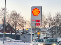 Shell i Rosenkrantzgata i Drammen kunne skilte med 15,32 kroner literen for bensin og 17,33 kroner literen for diesel torsdag 15. desember. Mange stasjoner over hele landet satte ned prisene denne ettermiddagen etter at Circle-K-kjeden inviterte til «happy hour» i tre timer torsdag.